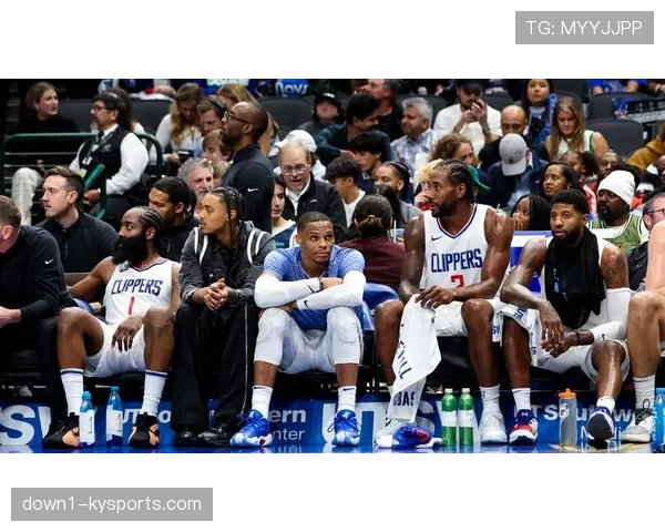 快船客场战绩低迷成隐患 艰难赛程挑战球队调整能力 快船客场战绩低迷成隐患 艰难赛程挑战球队调整能力